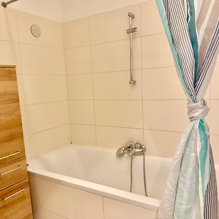 80 M2 With Balcony & Free Parking Gerasdorf bei Wien