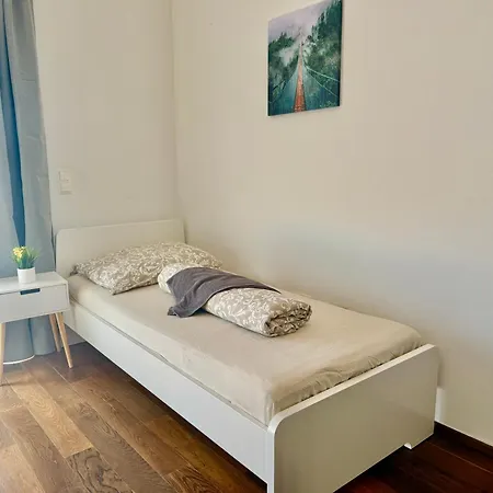 Apartament 80 M2 With Balcony & Free Parking *