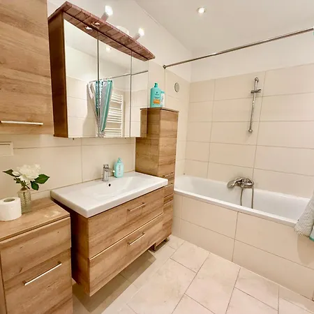 Apartament 80 M2 With Balcony & Free Parking